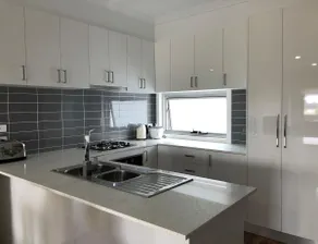 Brand new home! 20 MINS TO AIRPORT! FREE WIFI - Image 3