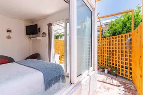 Comfortable room, equipped and with parking - Image 4