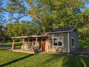 Dogs Stay Free!  Lakefront Bungalow with Dock - Image 2