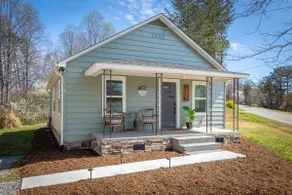 The Cottage at Pine Ridge *Hot Tub & Fire Pit* - Image 3