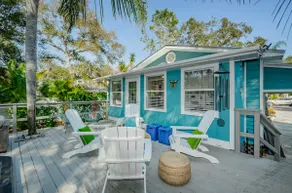 Lush Harbor Oasis with Private Hot Tub - Image 4
