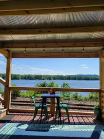 River Road Abode: breathtaking river views - Image 4