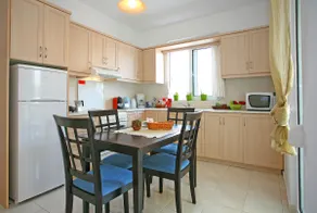Cozy Holiday House next to Sandy BEACH, sleeps 5 ,two storey 75 m2 in Almyrida - Image 4