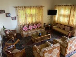 Ekaa: Workation Homestay, 180° Valley Views - Image 3