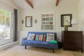 Charming sun-filled guest house - Image 4