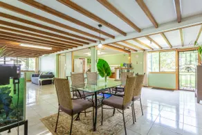 Family-Friendly 4BR, Wi-Fi, Netflix, Sleeps 10 - Image 4