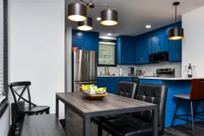 5 Minutes to Downtown + Pet Friendly + King Bed! - Image 4