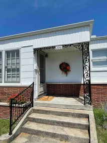 The Old School White Cozy Downtown Cottage - Image 2