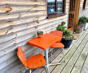 Riverbank Retreat, a cosy cabin on the waterfront. - Image 3