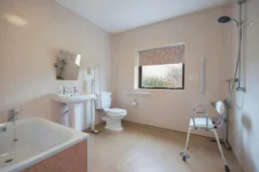 Crown Cottage - sleeps 6 - Image 4