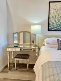 Stylish and Clean Three Bedroom Townhome - Image 4