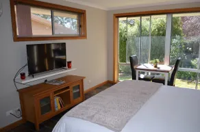 Best of Both Worlds Studio Apartment - Image 3