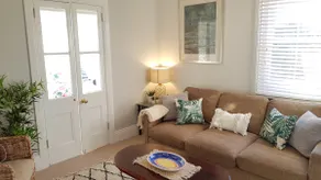 Victorian beachfront apartment with ocean views; 6 - Image 4