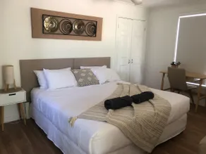 Fully renovated ”Lakeside Bungalow” on Lake MacNSW - Image 2