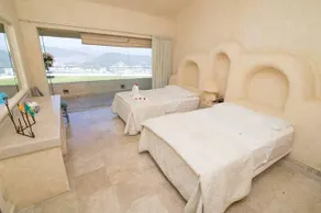AMAZING Villa with ESPECTACULAR view to the bay - Image 5