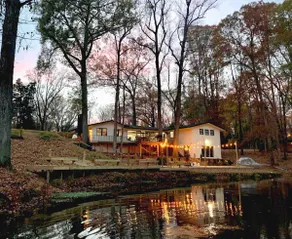 》Breathtaking Lakefront retreat w Pool+ Fire pit - Image 4