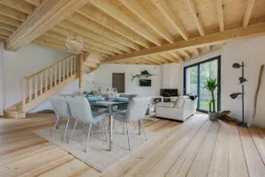 Modern Beach Home – 200m to Sand, 5BR - Image 4