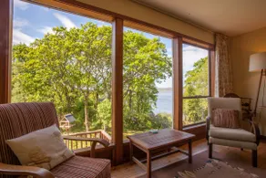 Charming House with Private Grounds & Sea Views - Image 4