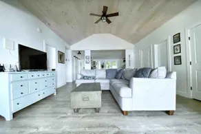 Recently renovated waterfront! Cedar Side Cottage - Image 3