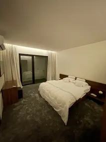 Ground Floor 1BR w/ Private Backyard & Smart Lock - Image 3