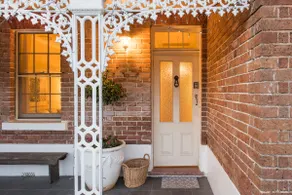 1800s Victorian Style Cottage - NYE EJENDERE fra 12 oktober 2018 - Image 3