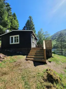 Cabin in natural surroundings by the waterfront - Image 5