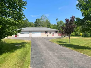 3 Bedroom Sportsman Oasis. - Image 2