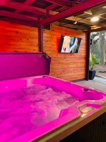 Paradise Escape: Jacuzzi, Fire Pit, Game Room - Image 3