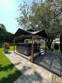 N7 Castle Green Retreat-Hot Tub - Image 3