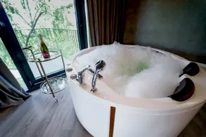 Exclusive Jacuzzi Apartaments Klaipėda - Image 2