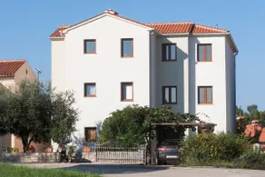 Complexe d'appartements Beakovic avec vue sur la mer / Bel appartement Beakovic IV au deuxième étage avec vue sur la mer - Image 3