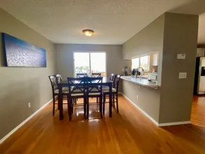 Freshly remodeled 4 bdrm home for up to 8 guests - Image 4