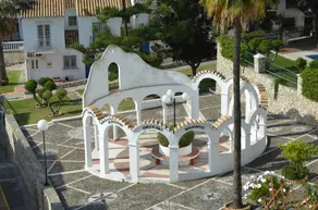 Luxury townhouse in Benalmádena with ocean views - Image 2