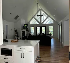 5-bdrm lakehouse w boathouse on LkGaston sleeps 11 - Image 3