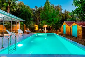 Cozy Villa with Great Outdoor Garden Near the Town - Image 2