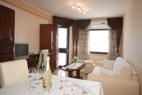 Deluxe Two-bedroom apartment with pool (4-6 pax.) - Image 4