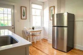 Cottage:Walkable 2 Everything-Super Clean-Downtown - Image 4