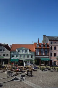 Modern apartamento / apartamentos em uma localização privilegiada na praça do mercado na estância balnear Ueckermünde - Image 4