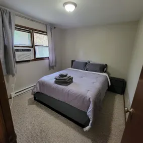 Lovely 2-bdroom with washer & dryer on site (1415) - Image 3