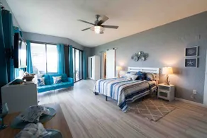 Waterfront Studio Apartment - Image 2