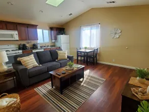 Private 1bdrm 1ba house w/garage - Image 3