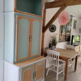 Fully equipped, air-conditioned wooden chalet - Image 5