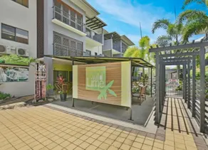 Resort Type Hotel Room in Center of Cairns - Image 3
