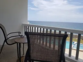 Gorgeous 1 bedroom overlooking the Ocean and Pool. - Image 4