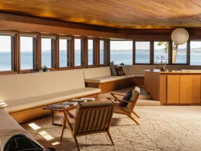 Frank L Wright insp. house waterfront beach access - Image 4