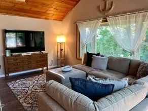 Spacious 4BR Cape Cod Home :Close to Beach/Main St - Image 2