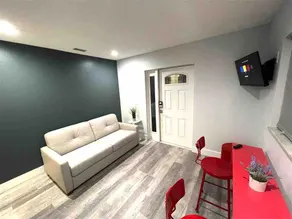 Piece of Heaven. Private 1 Bedroom Studio. - Image 2
