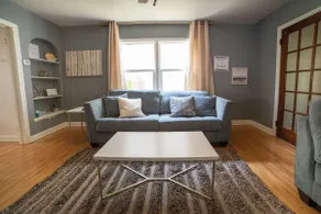 Spacious Downtown Home - Image 2