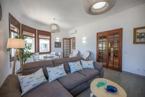 Beachfront Apartment with 3 Bedrooms - Image 2