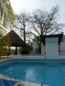 Comfortable house in a residential community with a pool - Image 4